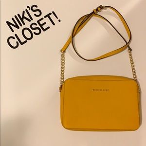 Michael Kors - Yellow messenger bag!